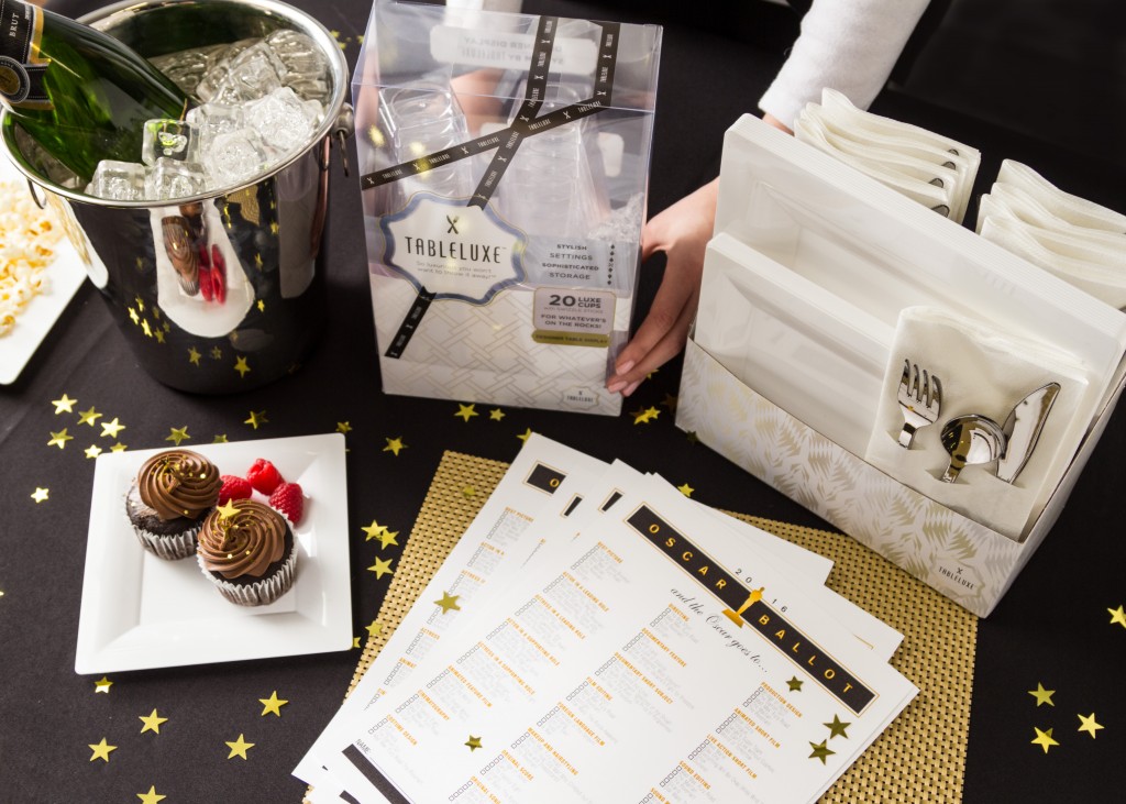 Having guests over to watch the Oscar's 2016? Download our Free Printable Oscar's 2016 Ballot for them to fill in before the show! #oscars2016 #printables